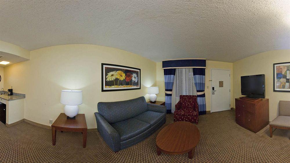 Crowne Plaza By Ihg Hotel